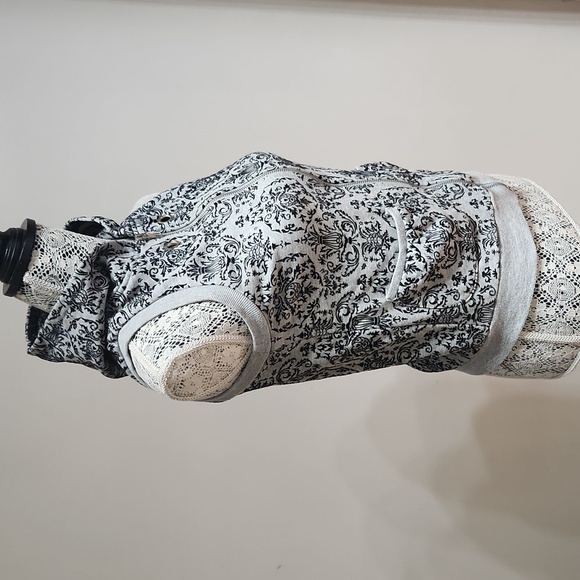 [XS] UNKNOWN brand gray sleeveless hoodie with lace lining - Picture 3 of 5